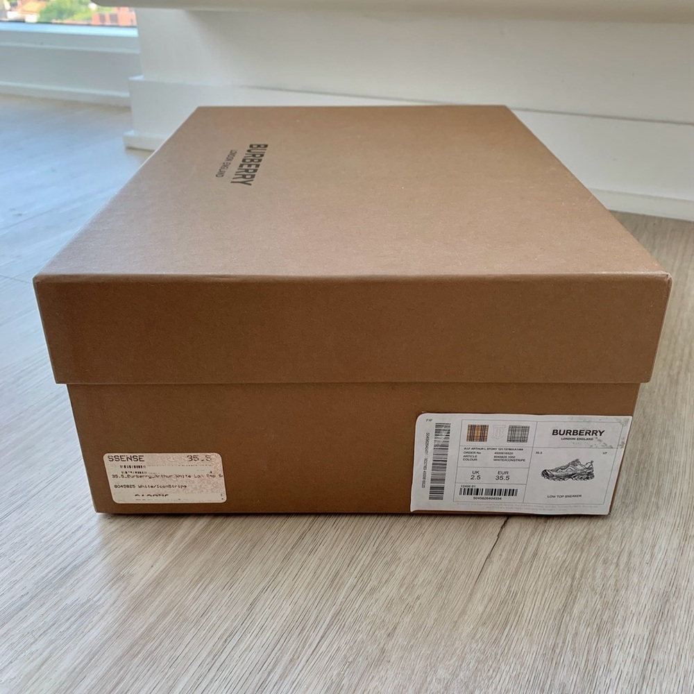 Burberry White Icon Stripe Arthur Sneakers - Picture 4 of 11